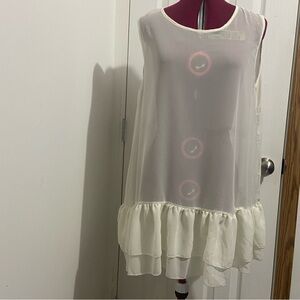 Simply Couture women beige sheer sleeveless two frill hemline top. Size 1XL. NWT